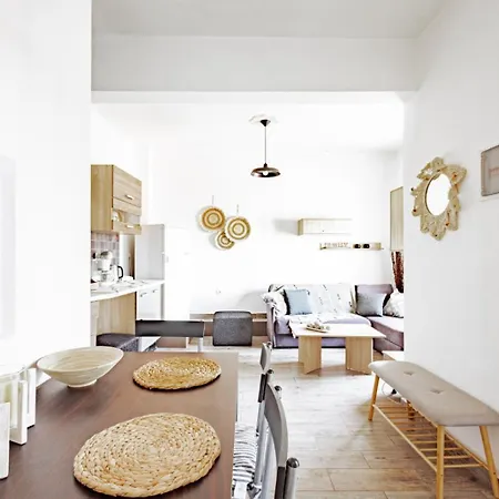 Isalos View Apartmán *